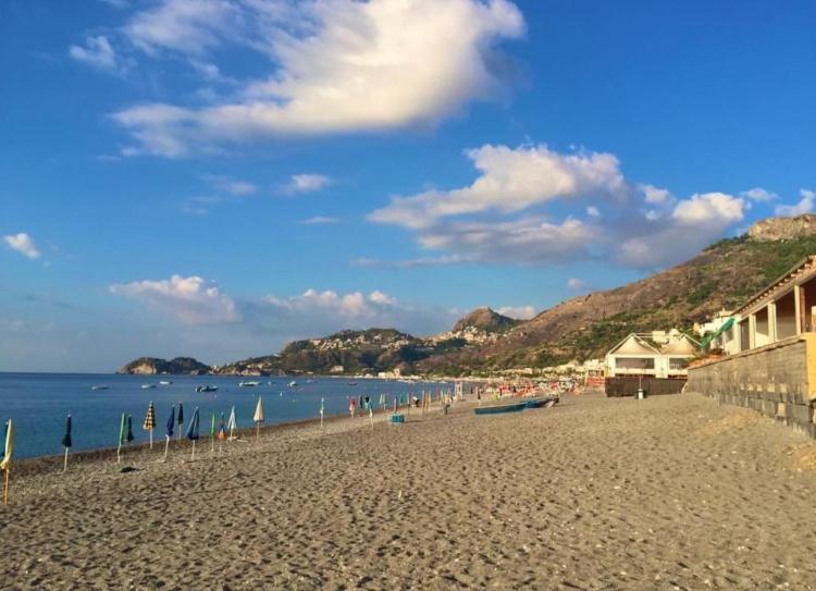 Casa Vacanze A Milorda Letojanni Buitenkant foto