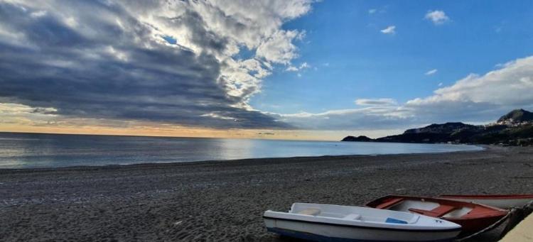 Casa Vacanze A Milorda Letojanni Buitenkant foto